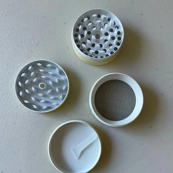 NWT Urban Outfitters Don’t Trip Leaf Grinder - Picture 8 of 8